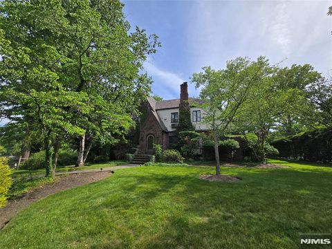 Photo of 220 Manor Road, Ridgewood Village, NJ 07450 (MLS # 26022573)