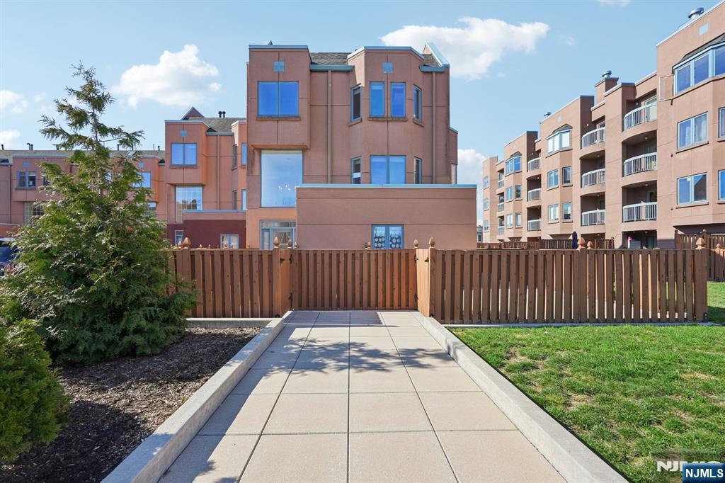 316 Thornton Court T316