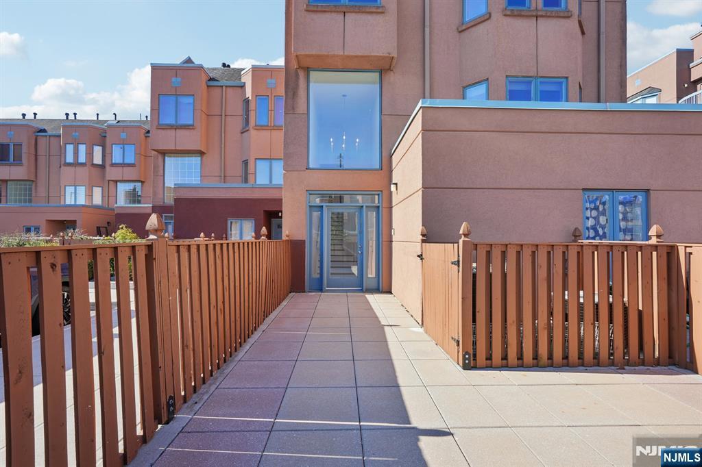 316 Thornton Court T316