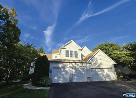 Photo of 68 Buckthorn Ct, Paramus, NJ 07652 (MLS # 26037717)