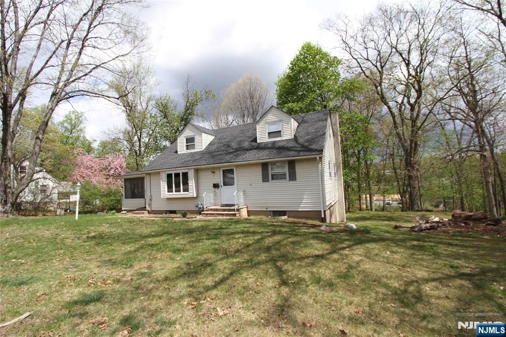 Photo of 71 Dawn Avenue, North Haledon, NJ 07508 (MLS # 26013877)