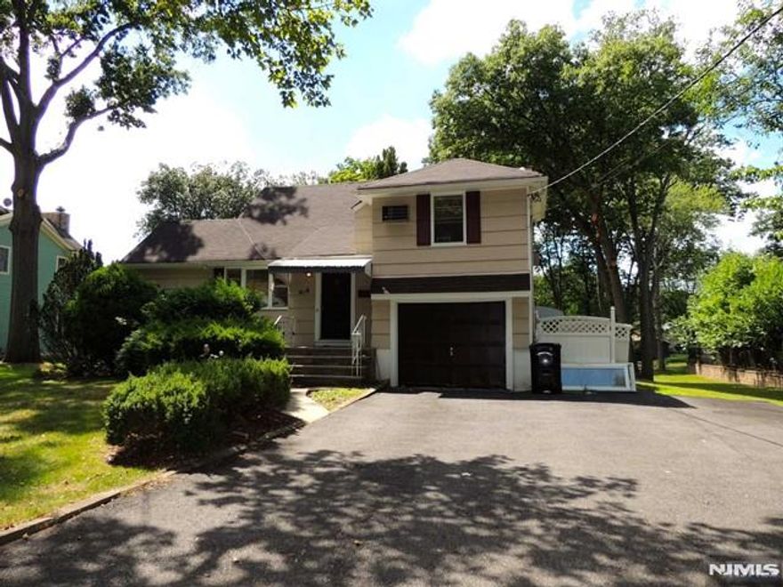 Newly renovated split level home is located across the street from Paramus's blue ribbon Ridge Ranch Elementary School. This prime located house has three spacious bedrooms each with abundance of closet space. Also included is a recently renovated kitchen, brand new sliding doors accessing to your private sun room and porch. Basement has a stunning bar, perfect for hosting guests. Tenants also have use of a full backyard and frontward.