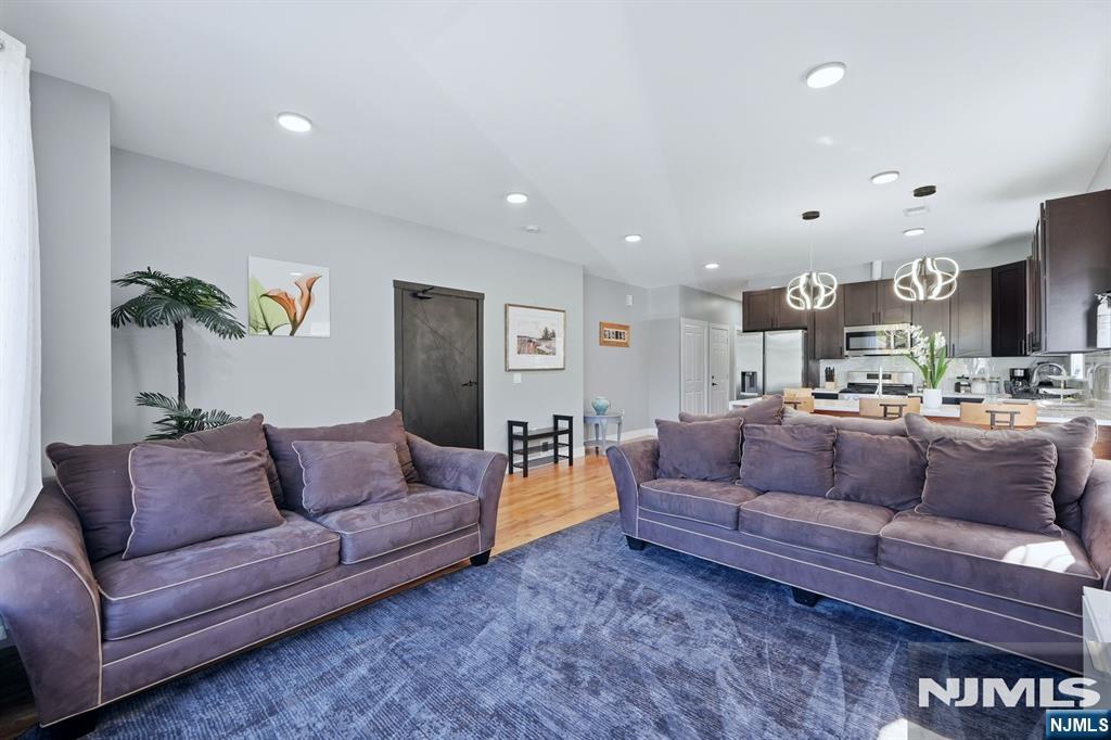 428 Peshine Avenue