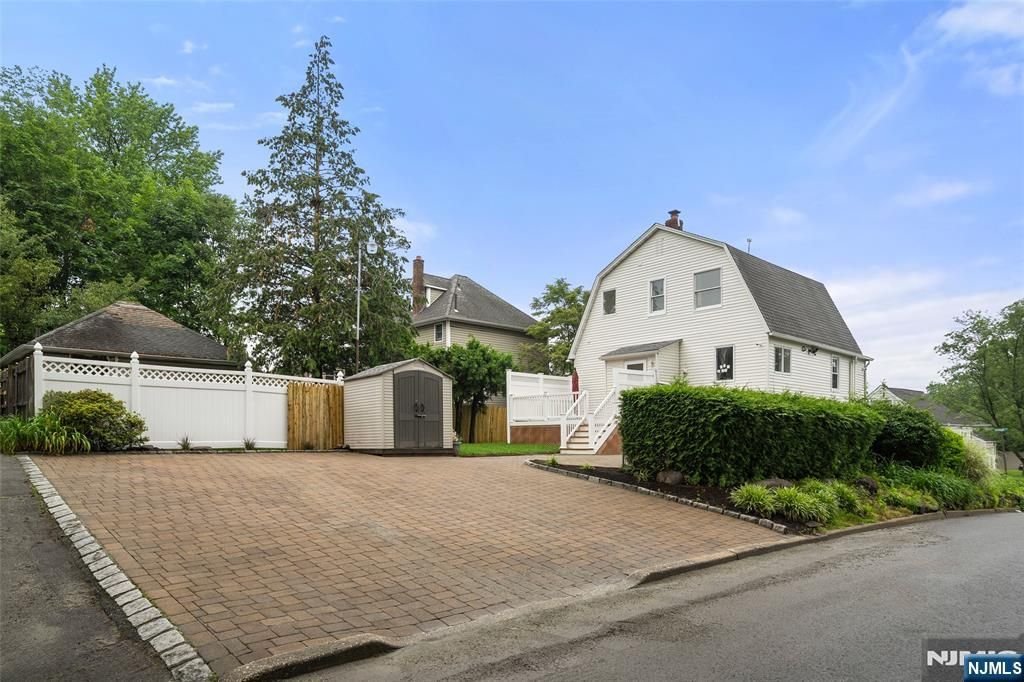 Photo of 174 Pleasant Avenue, Bergenfield, NJ 07621 (MLS # 25036454)