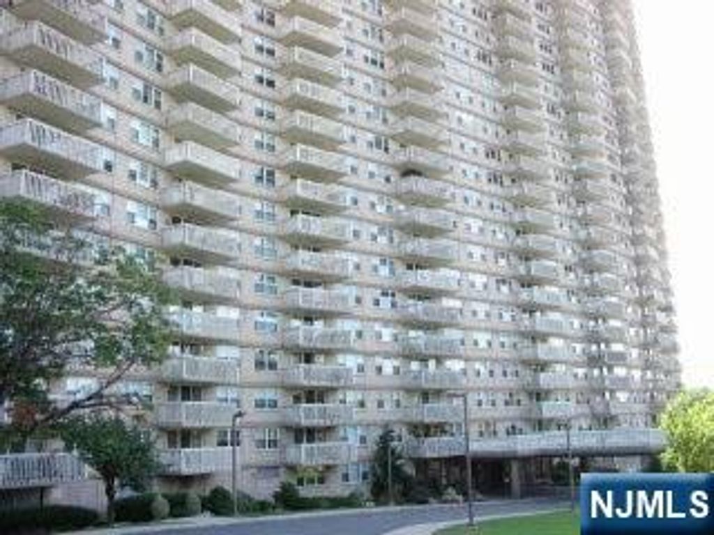 Photo of 555 North Avenue #19W, Fort Lee, NJ 07024 (MLS # 25007585)