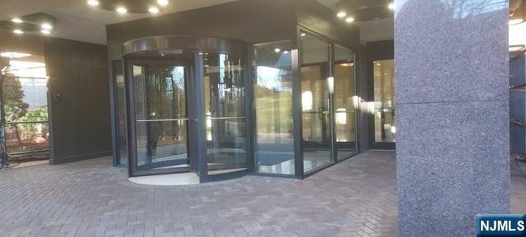 Photo of 555 North Avenue #19W, Fort Lee, NJ 07024 (MLS # 25007585)