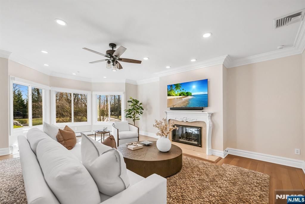 Photo of 5 Burning Hollow Road, Saddle River, NJ 07458 (MLS # 25034978)