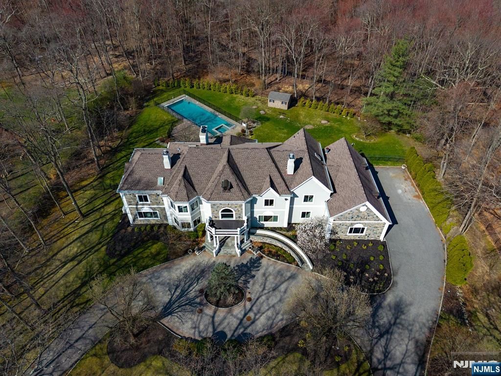 Photo of 5 Burning Hollow Road, Saddle River, NJ 07458 (MLS # 25034978)