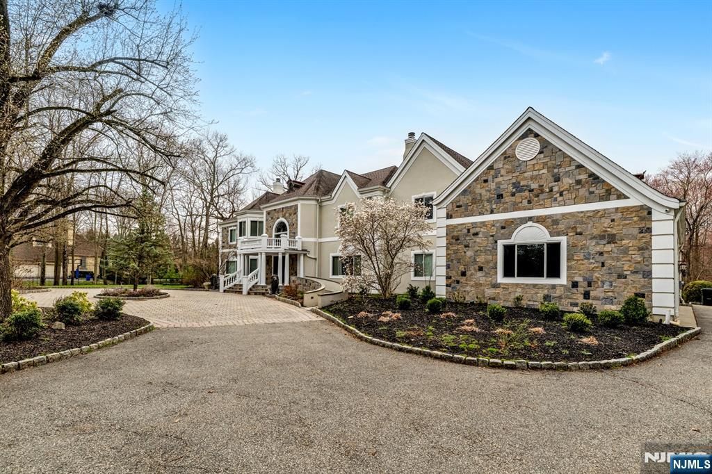 Photo of 5 Burning Hollow Road, Saddle River, NJ 07458 (MLS # 25034978)