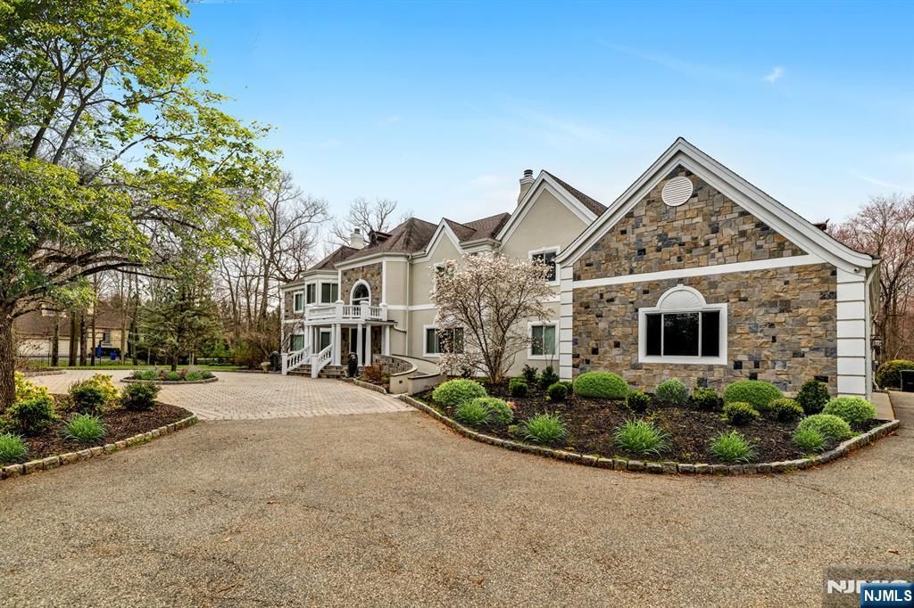 Photo of 5 Burning Hollow Road, Saddle River, NJ 07458 (MLS # 25034978)