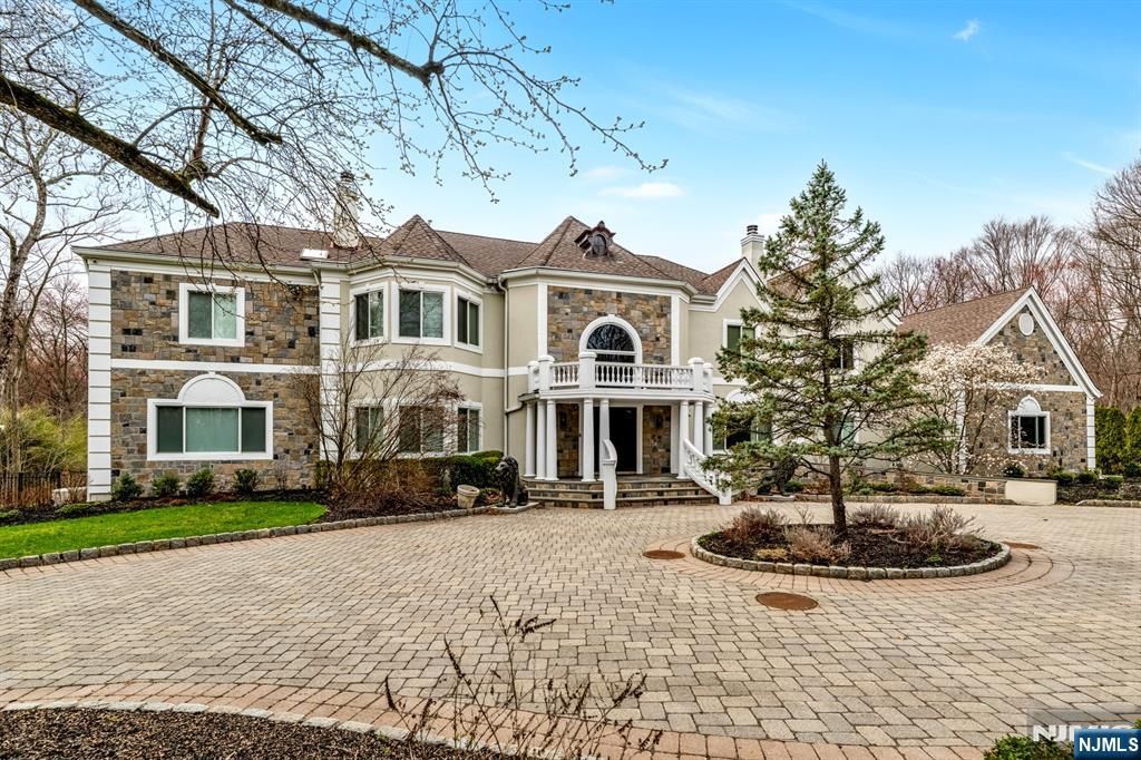 Photo of 5 Burning Hollow Road, Saddle River, NJ 07458 (MLS # 25034978)