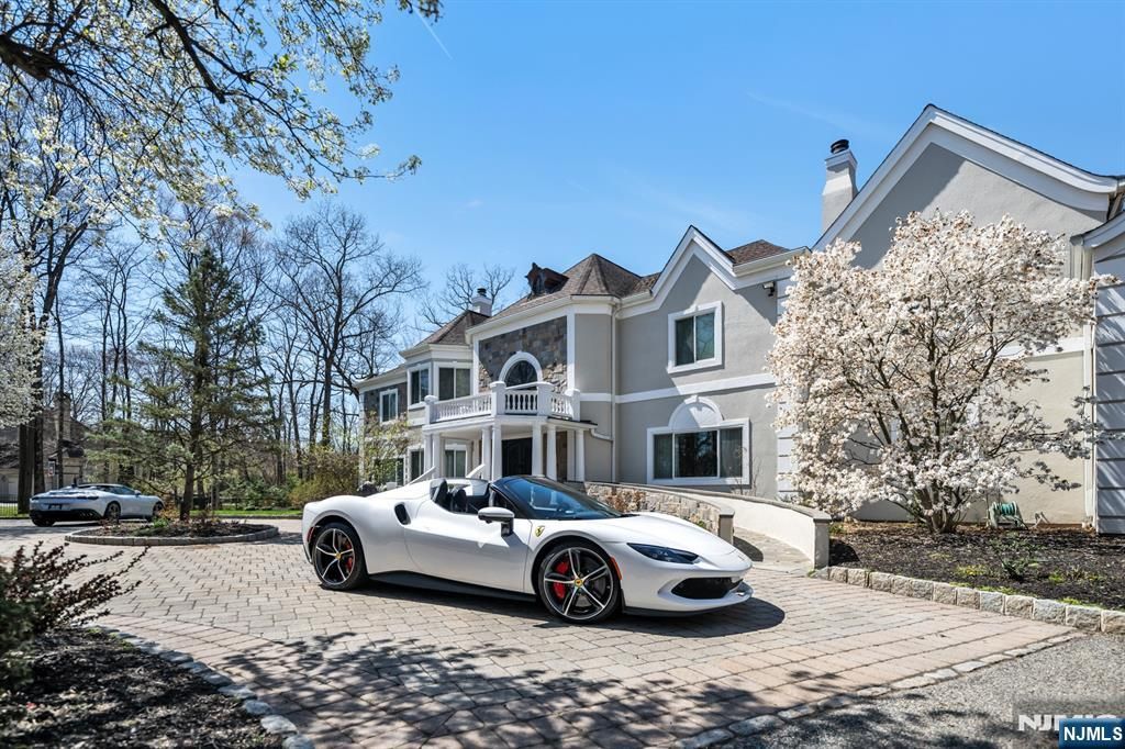 Photo of 5 Burning Hollow Road, Saddle River, NJ 07458 (MLS # 25034978)