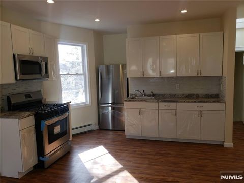 Photo of 118 Fort Lee Rd, Teaneck, NJ 07666 (MLS # 25026555)