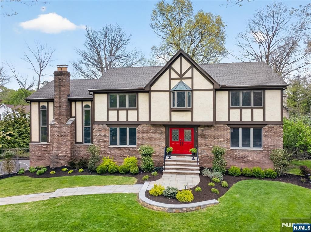 Photo of 5 Sycamore Court, Ramsey, NJ 07446 (MLS # 26013416)