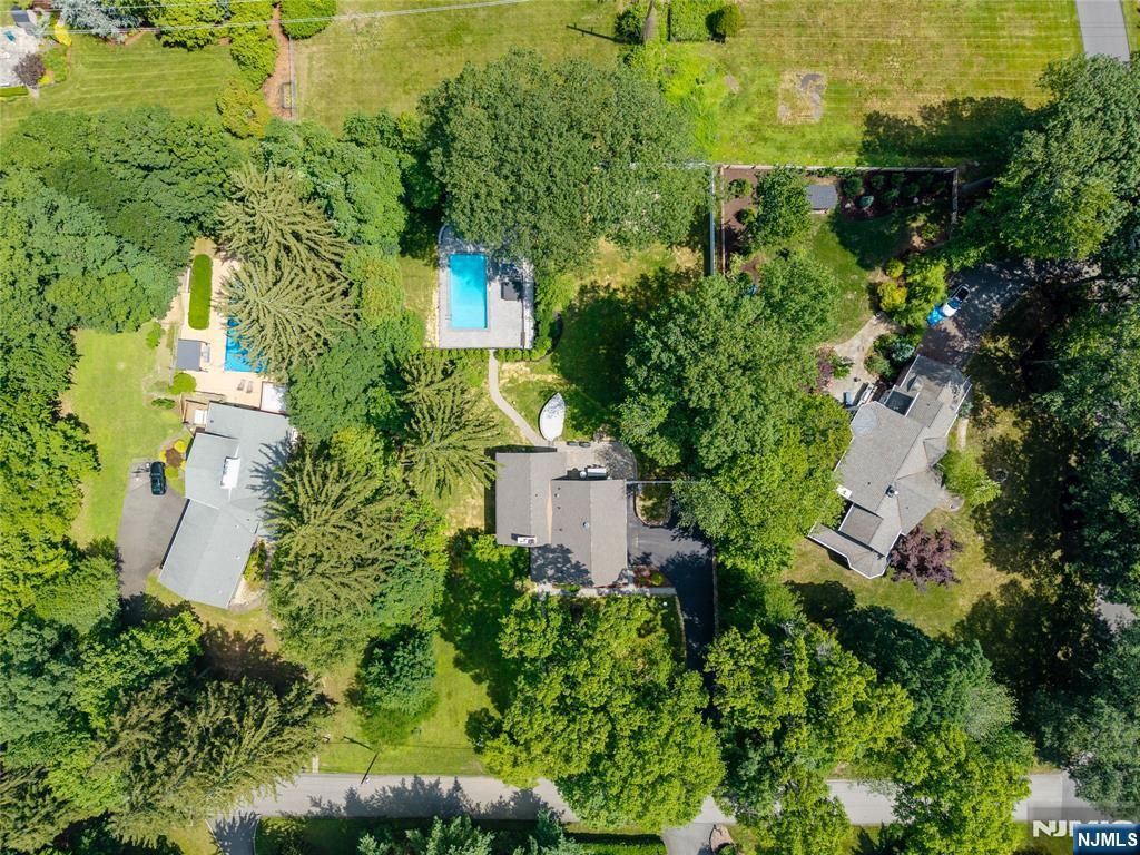 Photo of 11 Stevenson Lane, Upper Saddle River, NJ 07458 (MLS # 25032887)