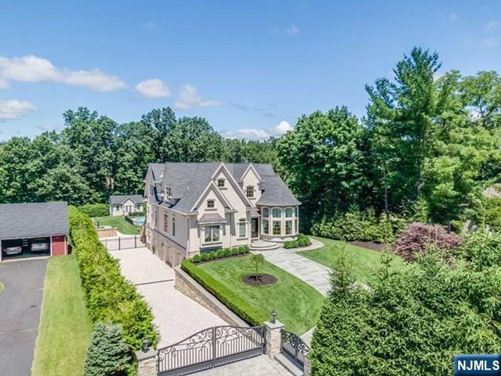 Photo of 63 Grandview Avenue, North Caldwell, NJ 07006 (MLS # 26016646)