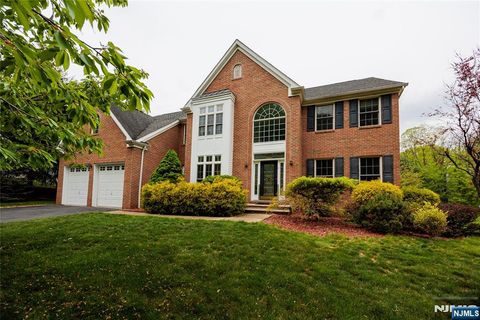 Photo of 8 Overlook Drive, Riverdale Borough, NJ 07457 (MLS # 26017225)