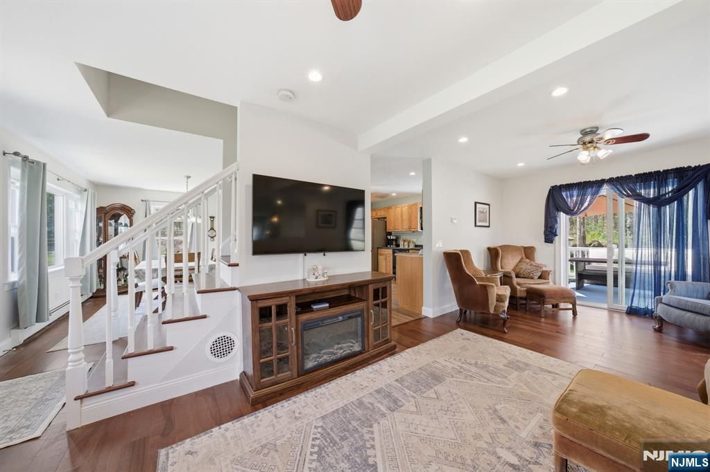 Photo of 32 Pine Hill Road, Mahwah, NJ 07430 (MLS # 26013799)