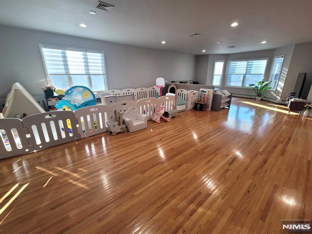 320B 7th Street