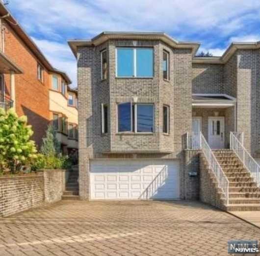 320B 7th Street
