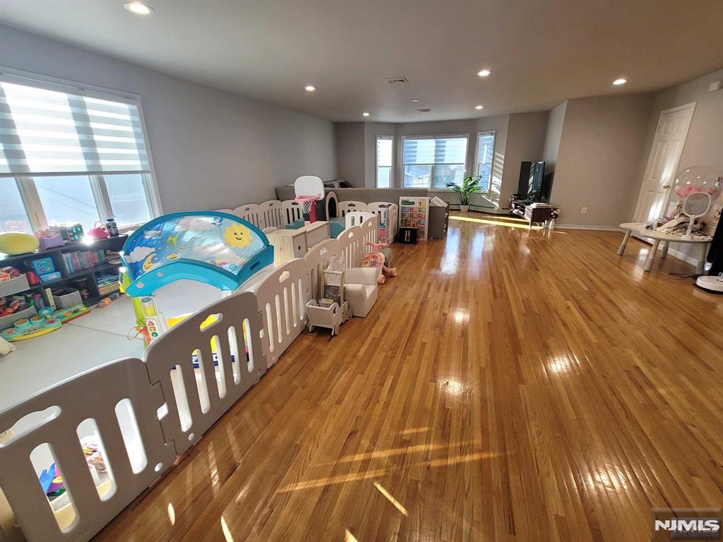 320B 7th Street