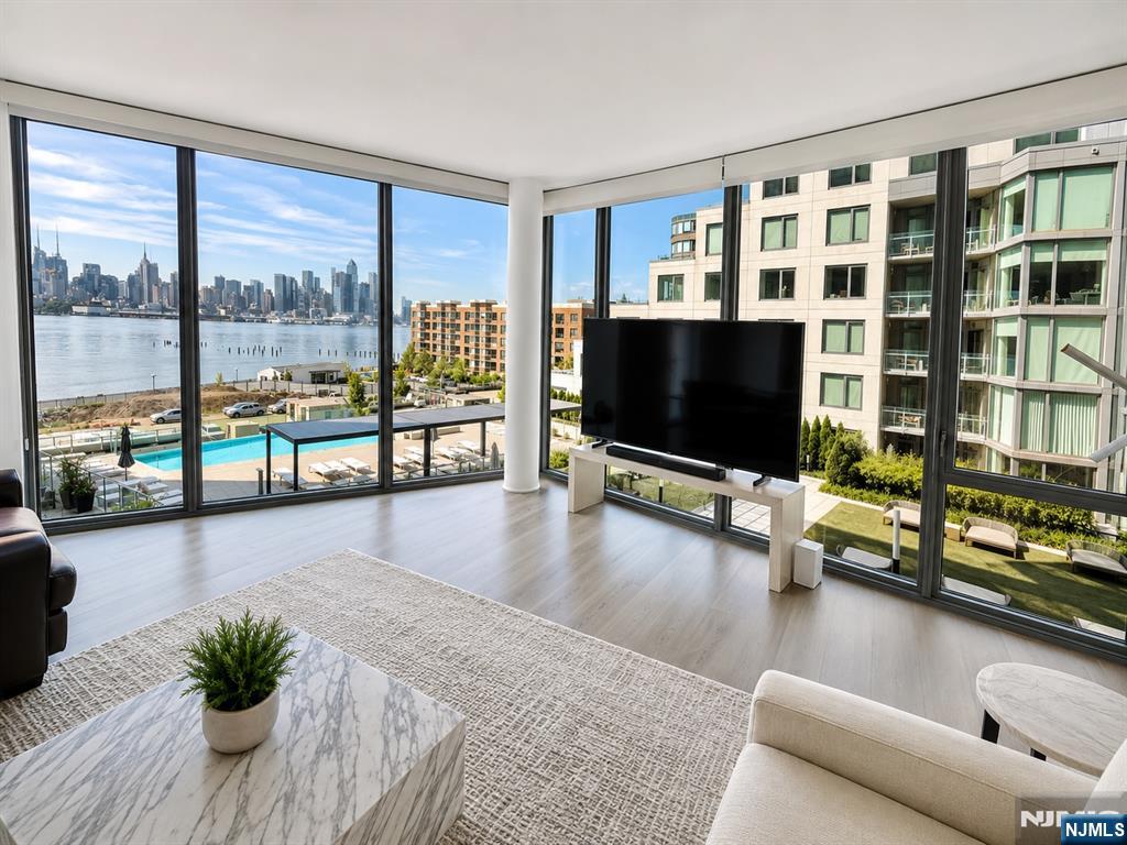 9 Ave At Port Imperial 509