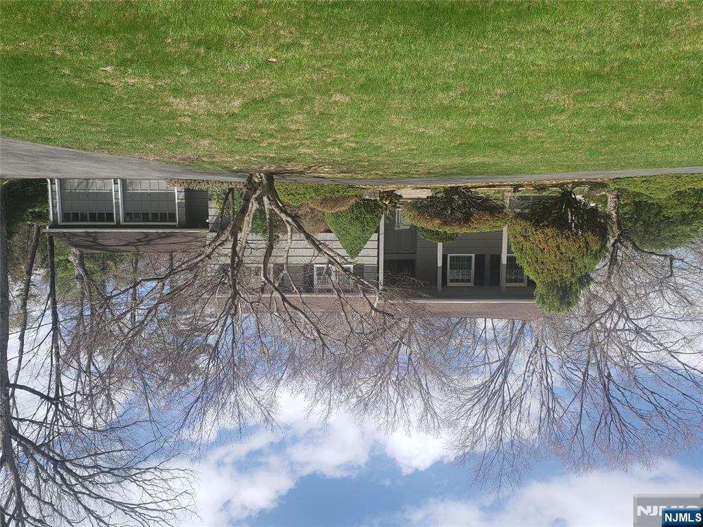 59 Wynnewood Road, Livingston, New Jersey - 5 Bedrooms  
3 Bathrooms  
10 Rooms - 