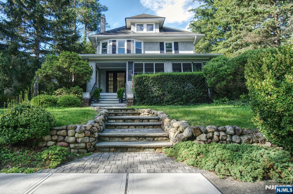 Rental Property at 91 Birchwood Rd, Glen Rock, New Jersey - Bedrooms: 5 
Bathrooms: 5 
Rooms: 10  - $8,250 MO.