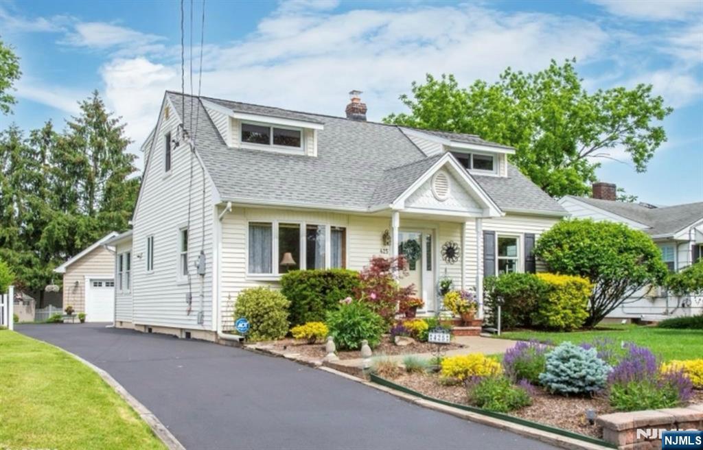 Property for Sale at 425 Broadway, Pompton Lakes, New Jersey - Bedrooms: 3 
Bathrooms: 2 
Rooms: 7  - $569,000