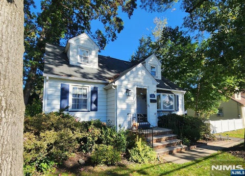 Photo of 123 Summit Avenue, Waldwick, NJ 07463 (MLS # 26039686)