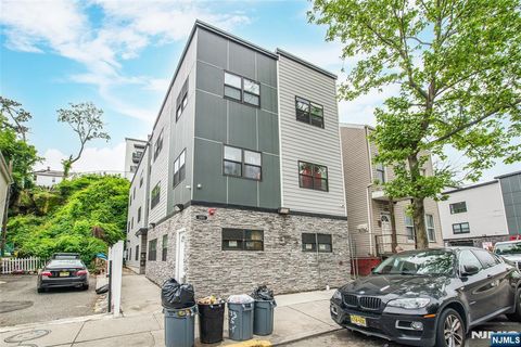 191-193 W Broadway Paterson NJ 07522