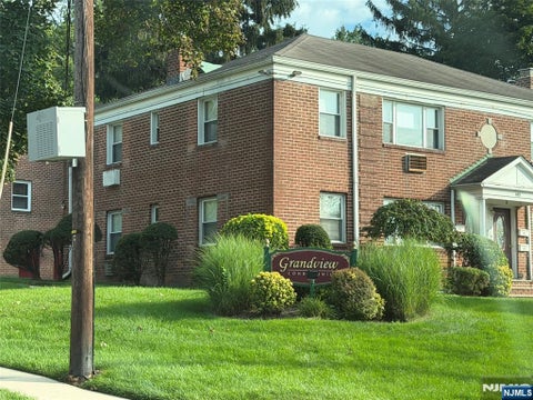 Photo of 184 Hillside AVE #I2, Leonia, NJ 07605 (MLS # 26037147)