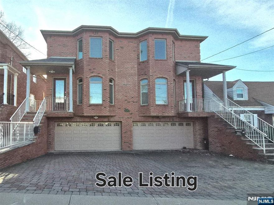 ALL BRICK OVERSIZE DUPLEX IN PRIME LOCATION. RECENTLY RENOVATED KITCHEN,FULLBATH. 1ST FLOOR HAS ENTRANCE FOYER, HARDWOOD FLOOR THROUGH OUT, LARGE LIVING ROOM,BRAND NEW KITCHEN,EXTRA FAMILY ROOM ,FIRE PLACE, SLIDE DOOR TO DECK. 2ND FLOOR OPEN LARGE MASTER BRAND MASTER BATH,2OTHER ENOUGH SIZE BRS, FULL BATH, WASHER/DRYER. GROUND FLLOR HAS HUGE SIZE FAMILY ROOM,FULL BATH. CLOSE TO TRANS, CLOSE TO SHOPPING.