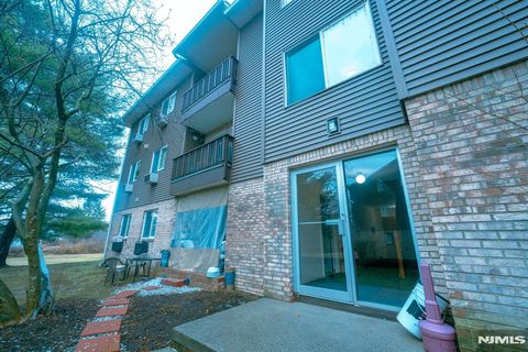 Photo of 208 Federal Hill Road, Pompton Lakes, NJ 07442 (MLS # 26008607)