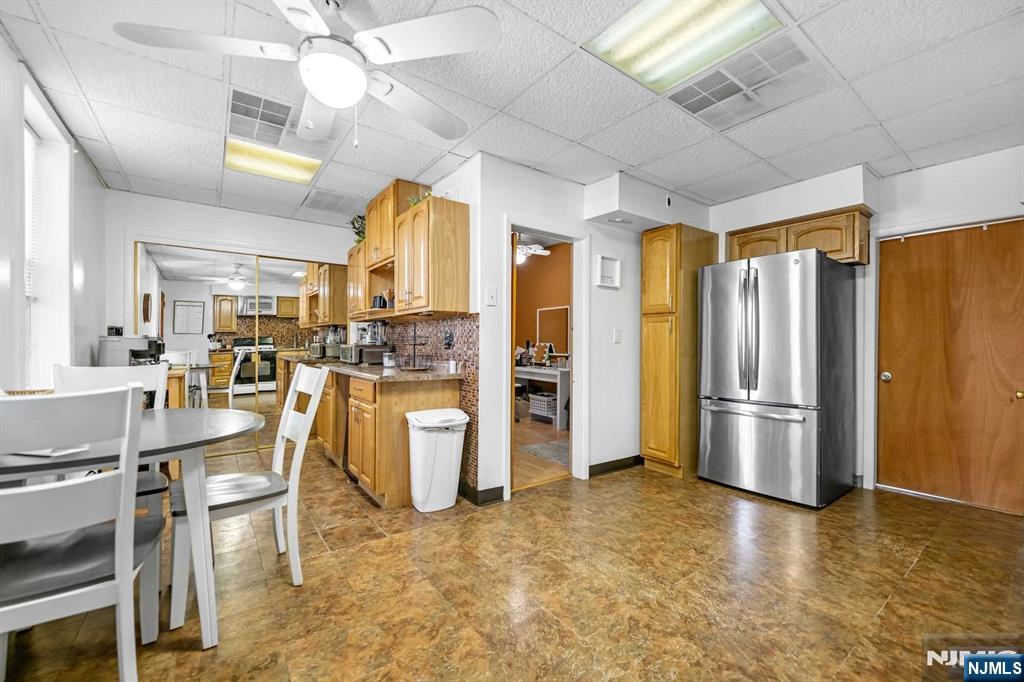 634 River Dr 1, Garfield, New Jersey - 2 Bedrooms  
2 Bathrooms  
5 Rooms - 