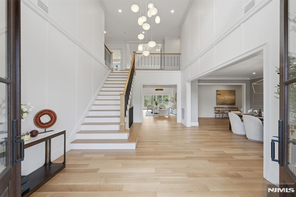 Photo of 68 Grandview Avenue, Upper Saddle River, NJ 07458 (MLS # 26010995)