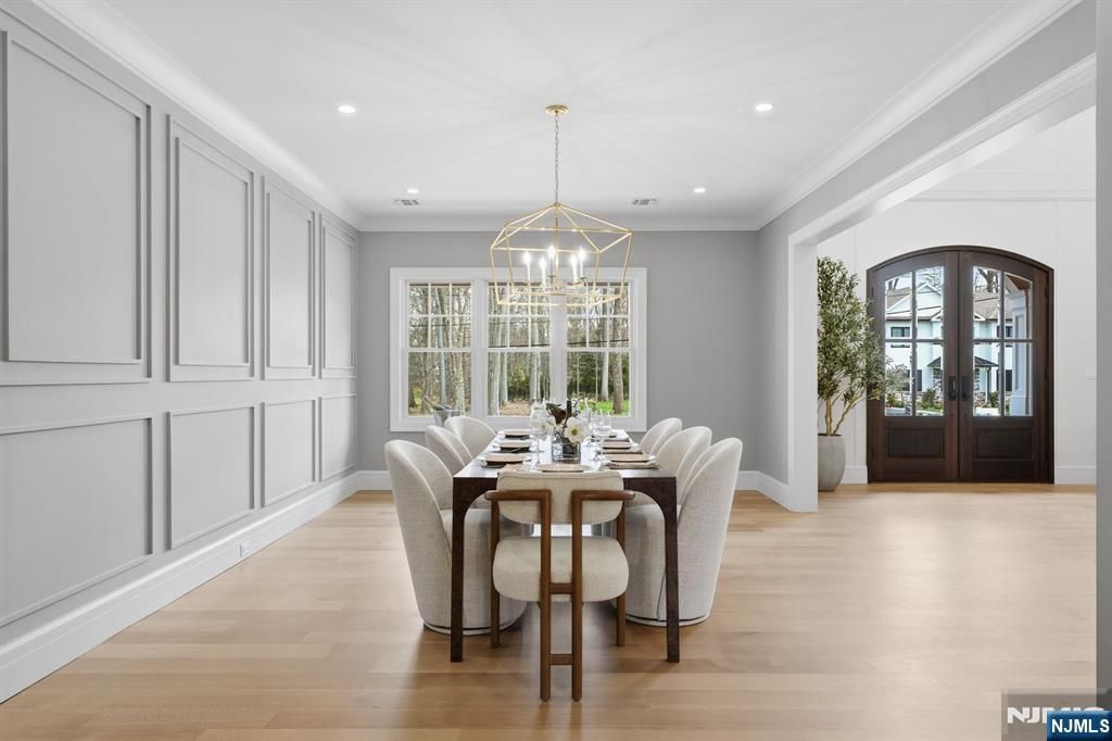 Photo of 68 Grandview Avenue, Upper Saddle River, NJ 07458 (MLS # 26010995)