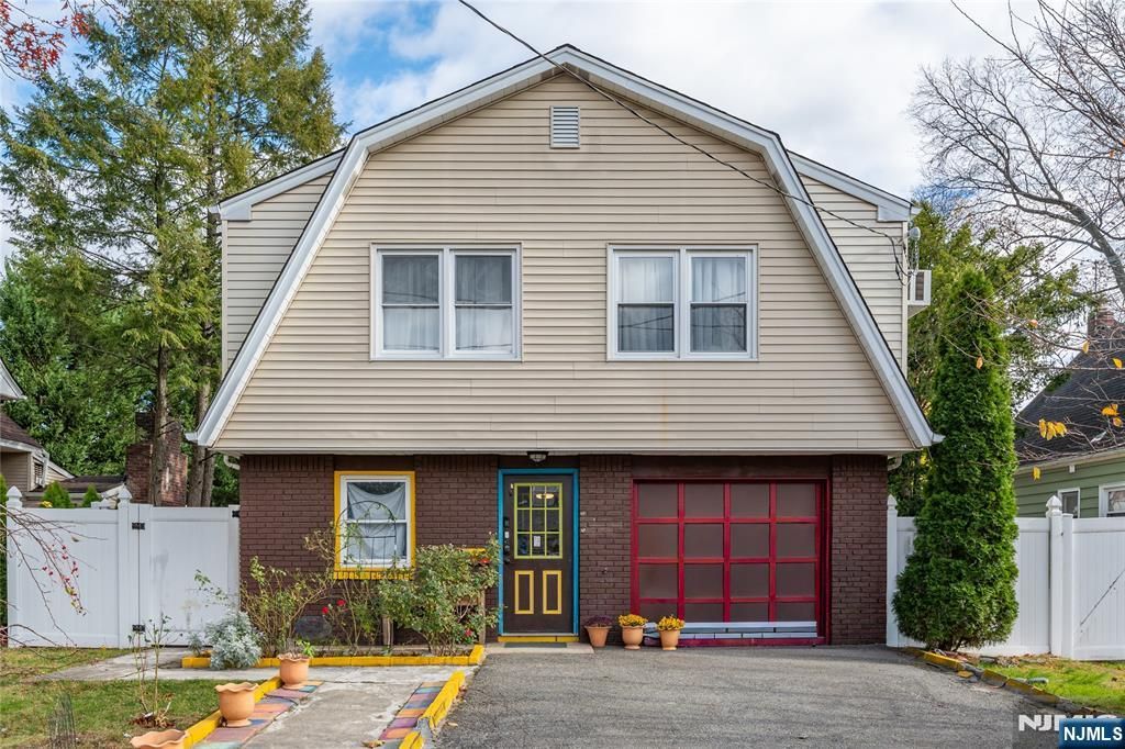 Photo of 235 Elm Avenue, Teaneck, NJ 07666 (MLS # 25041284)