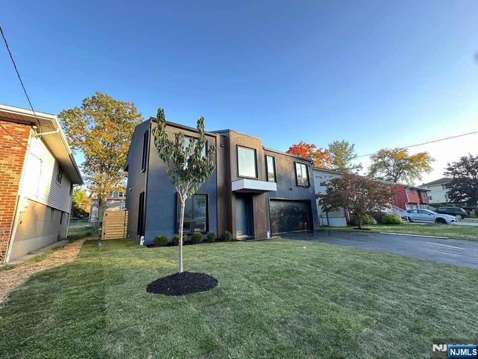 6 Henry Street, Englewood Cliffs, New Jersey - 4 Bedrooms  
5 Bathrooms  
7 Rooms - 