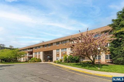 Photo of 1111 River Rd #E20, Edgewater, NJ 07020 (MLS # 25037527)