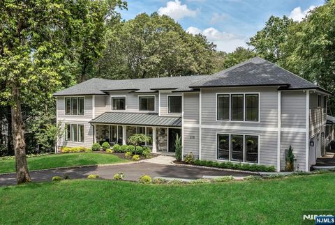 Photo of 315 Freemans Ln, Franklin Lakes, NJ 07417 (MLS # 25034389) Photo of 315 Freemans Ln, Franklin Lakes, NJ 07417 (MLS # 25034389)