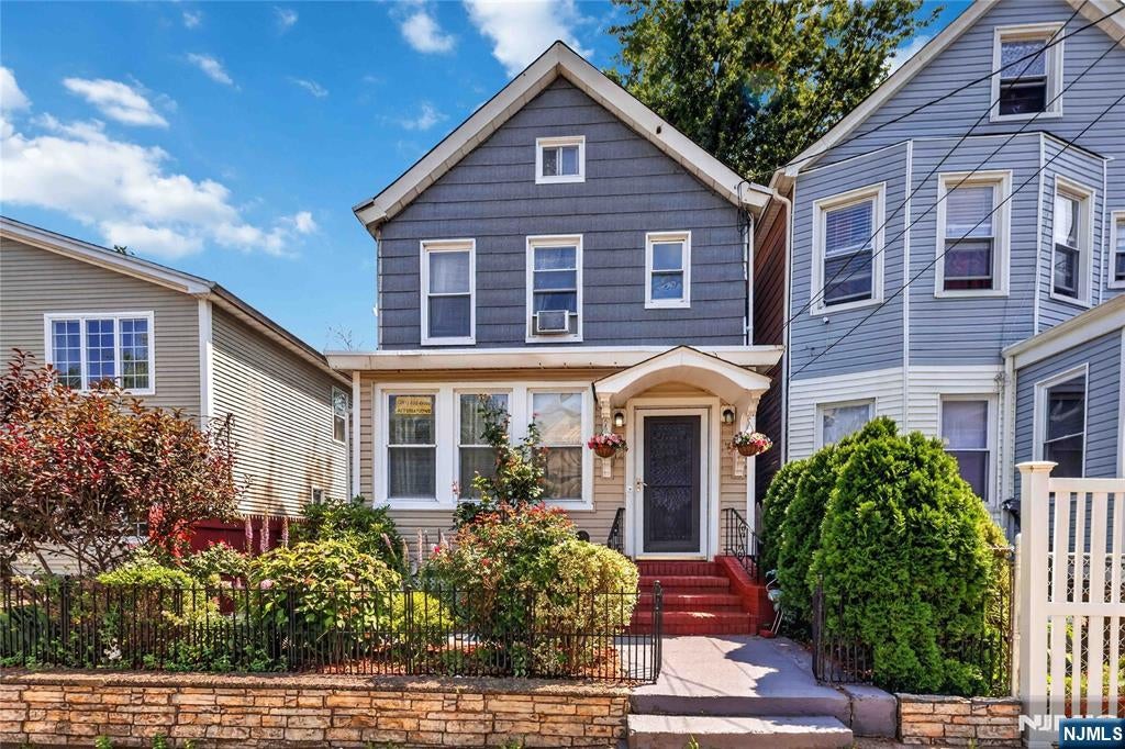 12 Maple Street