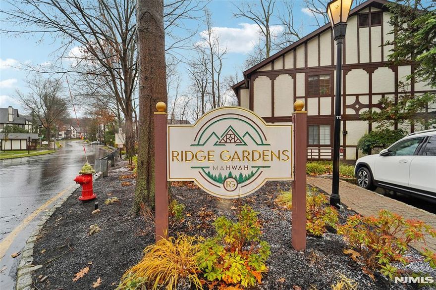 THIS IS THE ONE YOU HAVE BEEN WAITING FOR!!! THIS CONDO HAS NO STEPS AT ALL. WELCOME TO THIS BEAUTIFULLY APPOINTED ONE BEDROOM END UNIT, IN THE SOUGHT AFTER COMMUNITY OF RIDGE GARDENS. GLEAMING HARDWOOD FLOORS INSTALLED IN THE LR. & DR., ALONG WITH A GAS FIREPLACE, CUSTOM PLANTATION SHUTTERS AND A COZY DECK THAT SAYS WELCOME HOME. THE UPDATED KITCHEN HAS STAINLESS STEEL APPLIANCES,EXTENDED GRANITE COUNTERTOPS AND A NEUTRAL TILED FLOOR.THE BATHROOM HAS BEEN UPDATED AS WELL.THE PRIMARY BEDROOM HAS A WALK IN CLOSET AND THERE IS ANOTHER GOOD SIZE CLOSET IN THE HALLWAY FOR STORAGE. ALL THE WINDOWS AND SLIDING GLASS DOOR HAVE BEEN REPLACED WITHIN 6 YRS.THE HEAT AND AIR CONDITIONING WITHIN TWO YEARS. ENJOY THE SERENE LOCATION, WALKING DISTANCE TO THE POOL, TENNIS AND PICKLEBALL COURTS. CLOSE TO MAJOR HIGHWAYS, SCHOOLS AND SHOPPING. DON'T MISS THIS ONE!!