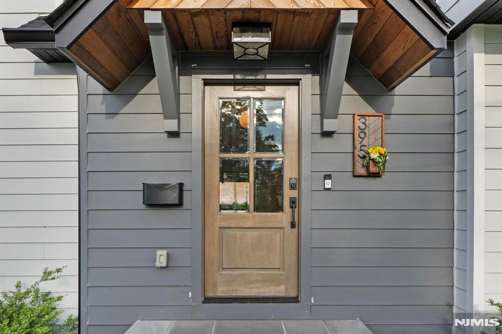 395 Colonial Boulevard