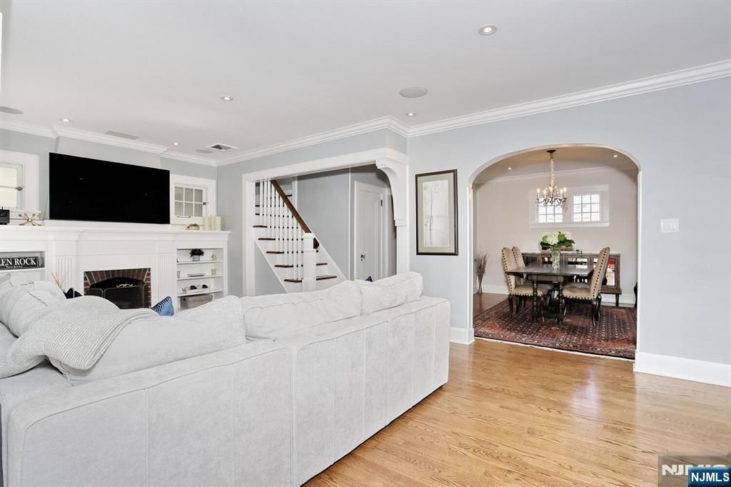 Photo of 61 Fairview Avenue, Glen Rock, NJ 07452 (MLS # 26005921)