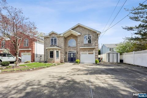690 Golden Avenue, Secaucus, NJ 07094 - MLS#: 25013347