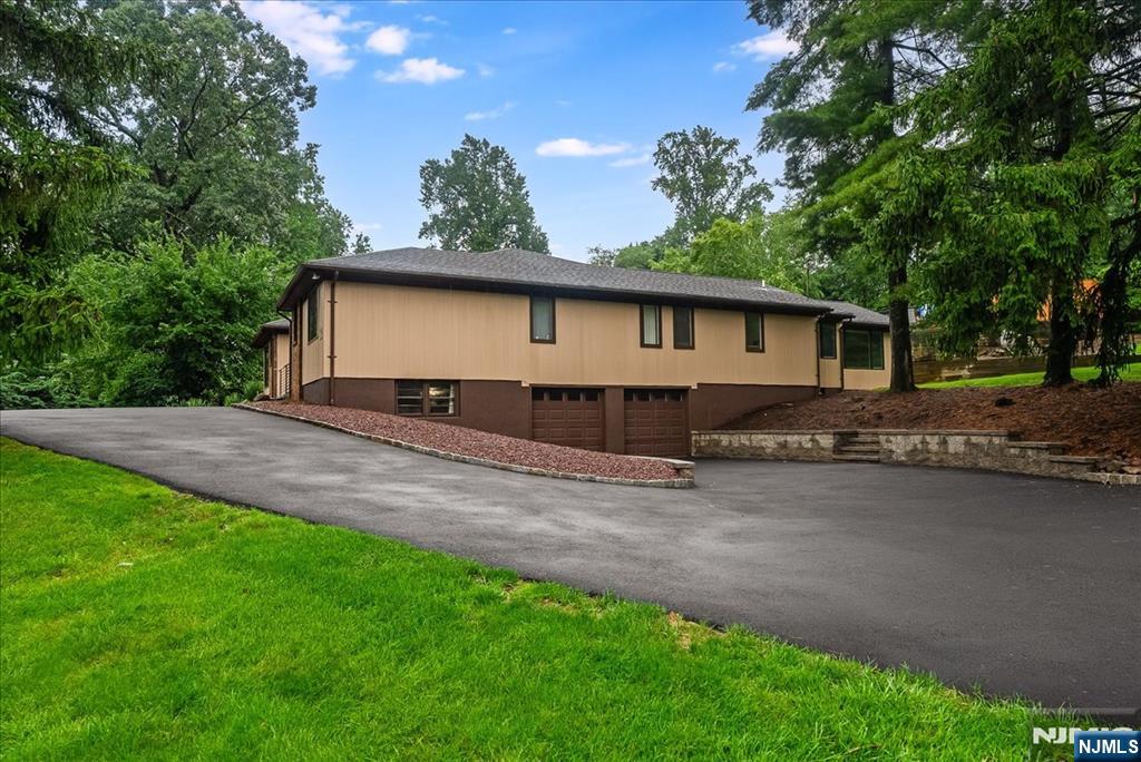 25 N Hillside Avenue