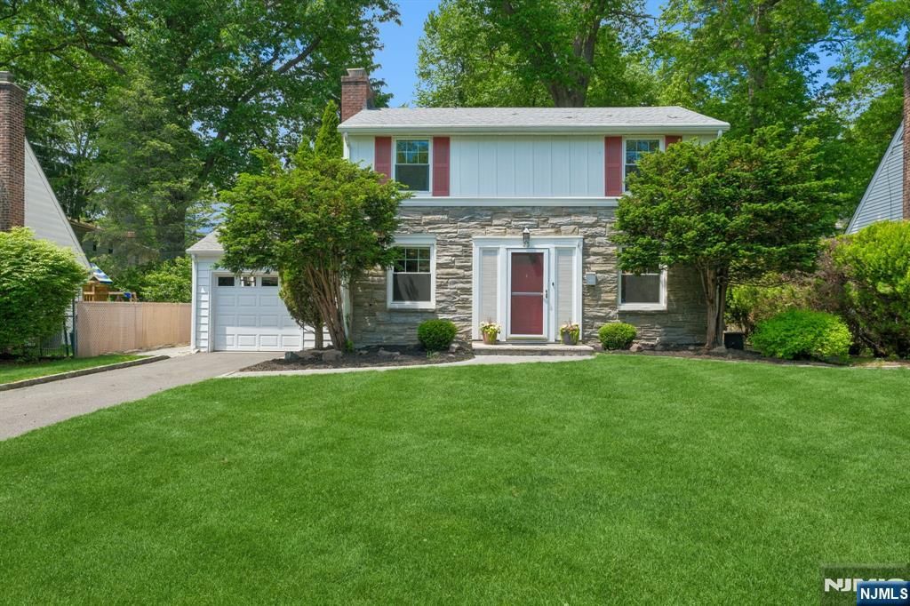 Photo of 23 Benvenue Avenue, West Orange, NJ 07052 (MLS # 26018718)