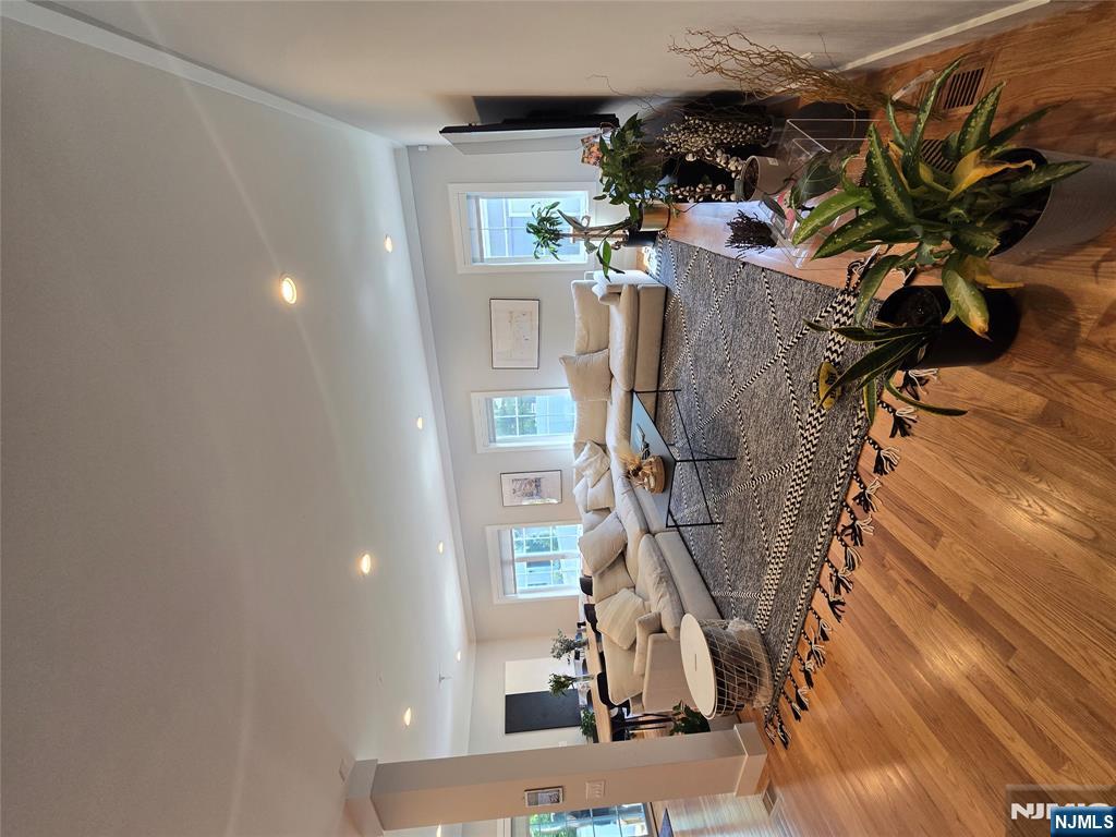 104 Franklin, Tenafly, New Jersey - 5 Bedrooms  
4 Bathrooms  
10 Rooms - 