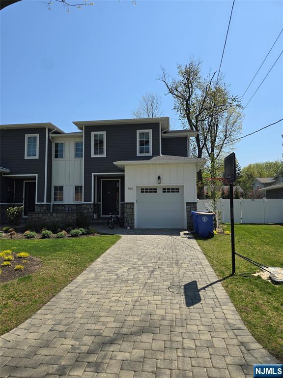 104 Franklin, Tenafly, New Jersey - 5 Bedrooms  
4 Bathrooms  
10 Rooms - 